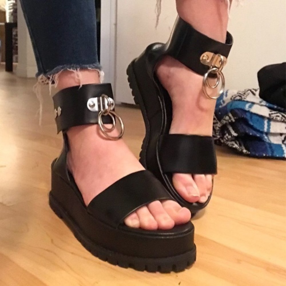 UNIF || Vault Sandals